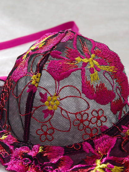 A set of sexy rose-red lingerie, including a bra and panties with daisy patterns, as well as a comfortable home-style ZA825147
